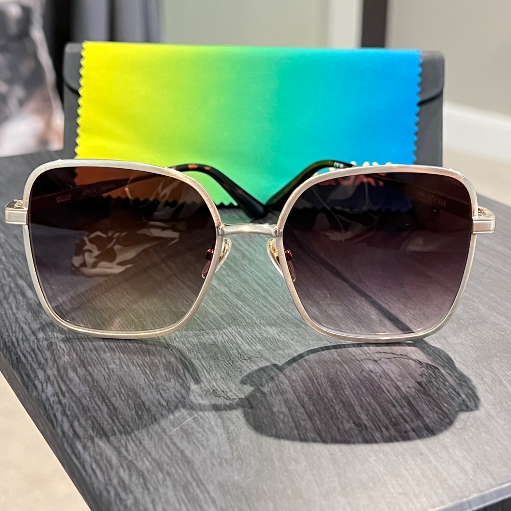 NEW Quay Brushed Gold Frame / Plum To Pink Lens Sunglasses w/ cloth & 2 cases
